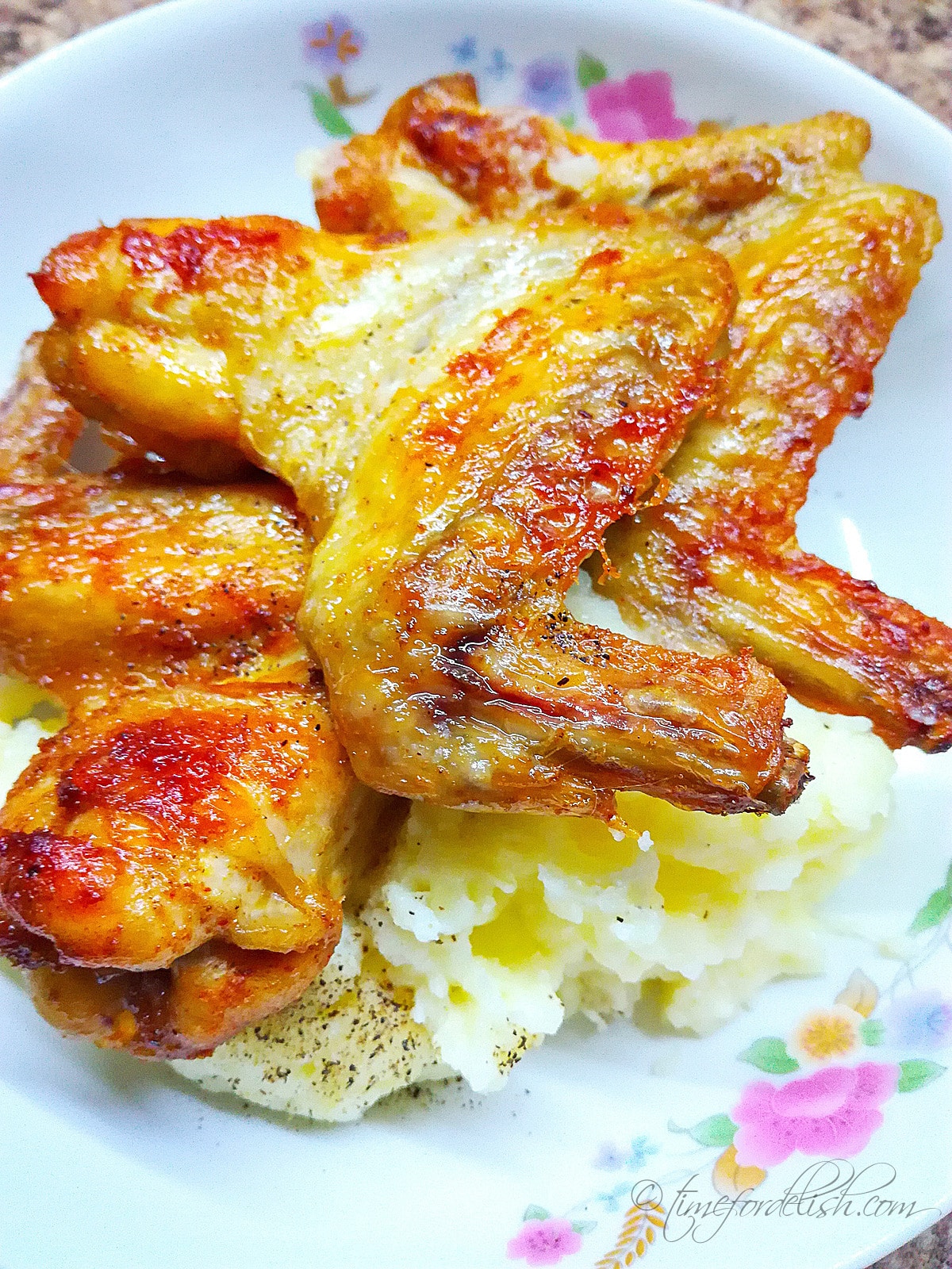 serving baked chicken wings