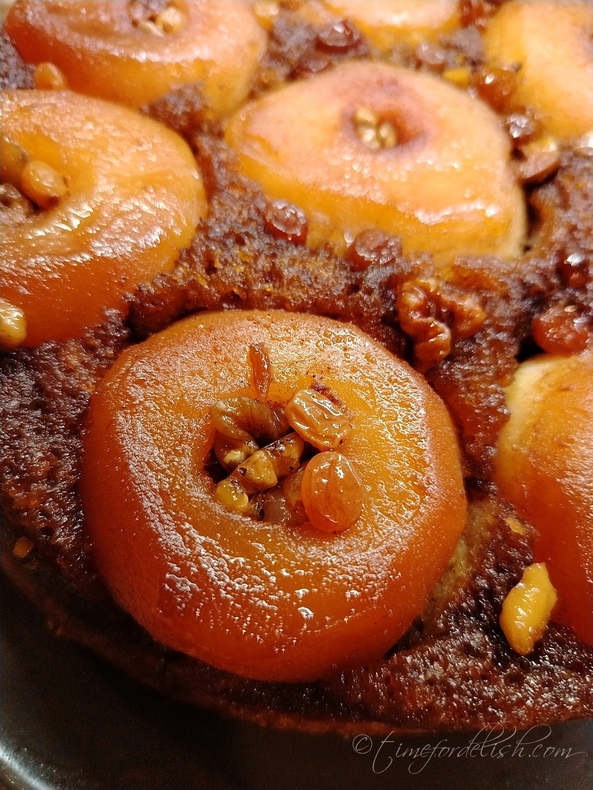 upside-down apple cake with caramel