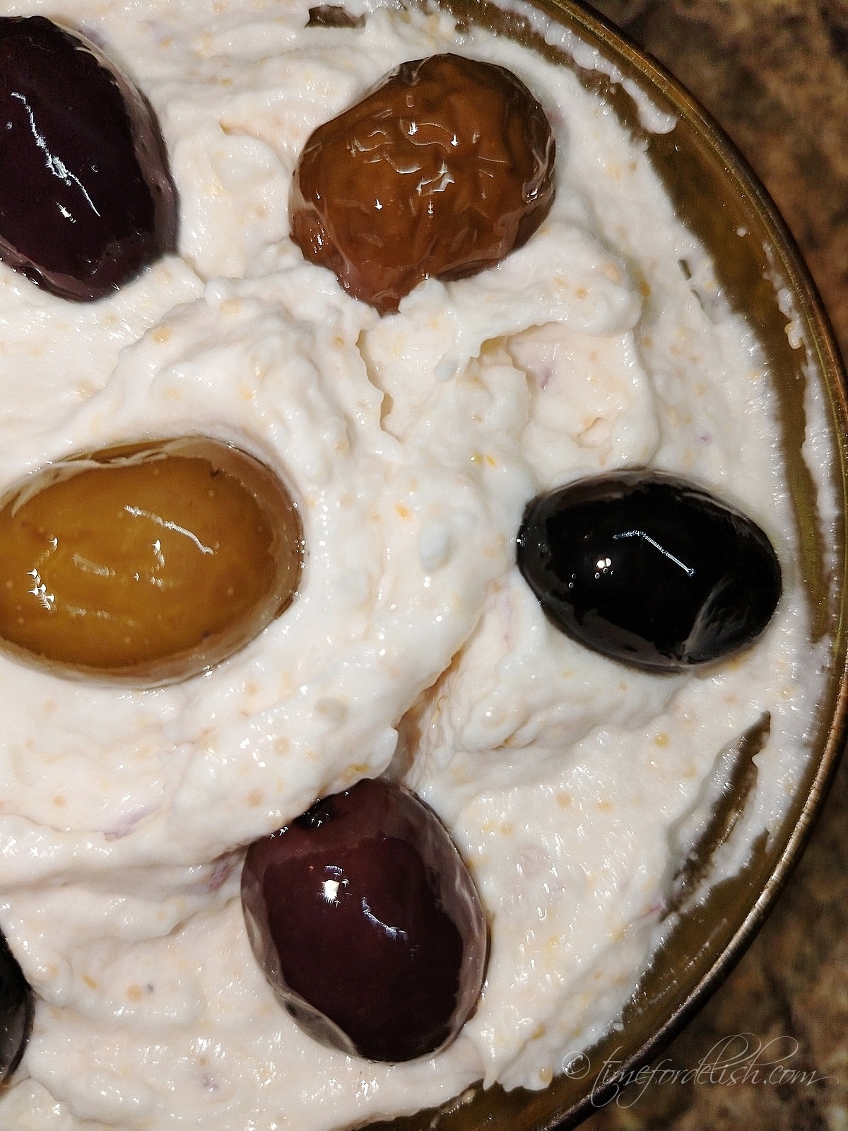 a bawl with fish roe dip salad
