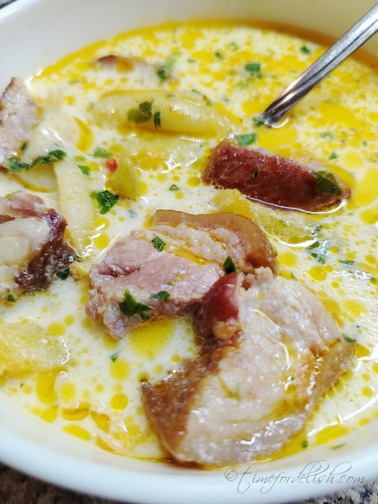 Creamy Pork Knuckle Soup